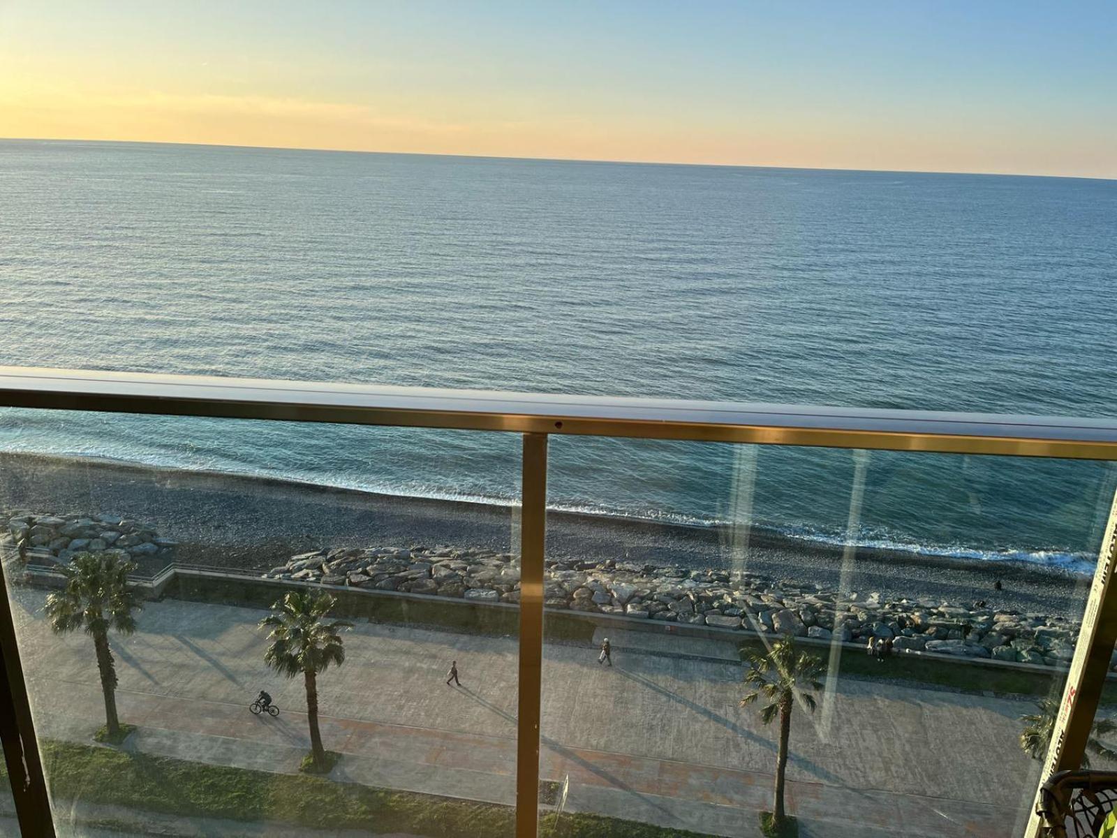 Sea Apartamento Batumi Exterior foto